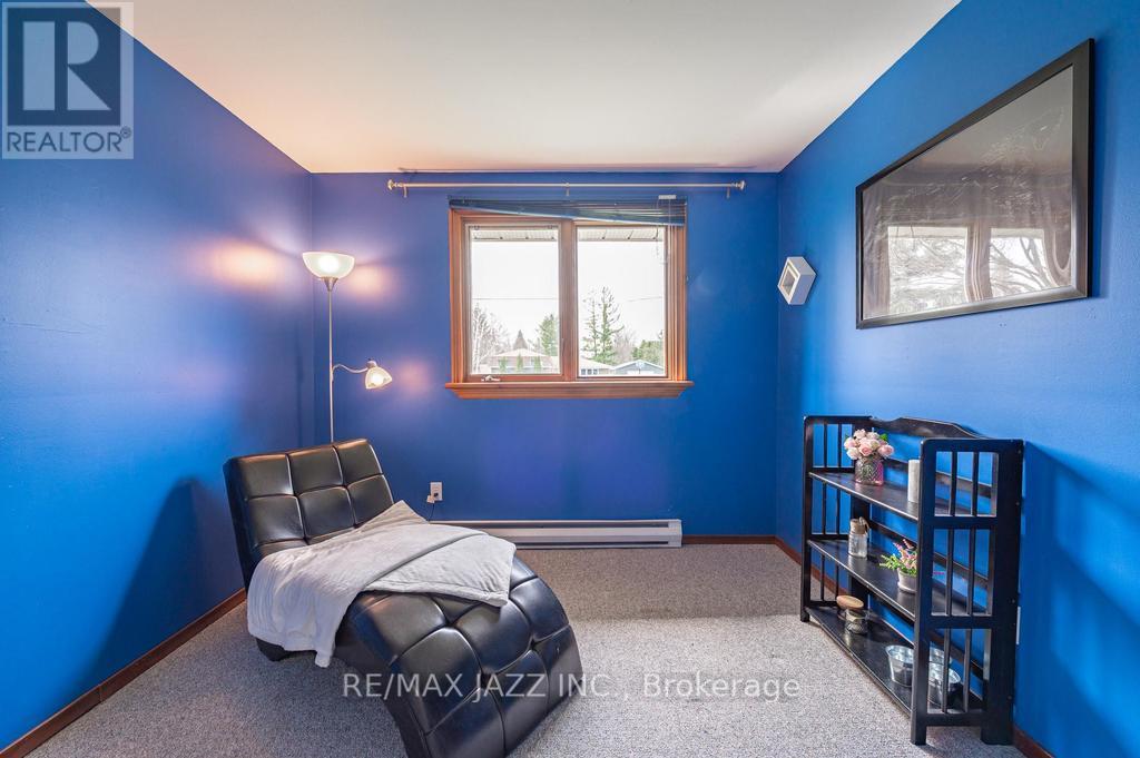 62 Manvers Drive, Kawartha Lakes, Ontario  L0B 1K0 - Photo 17 - X12122268