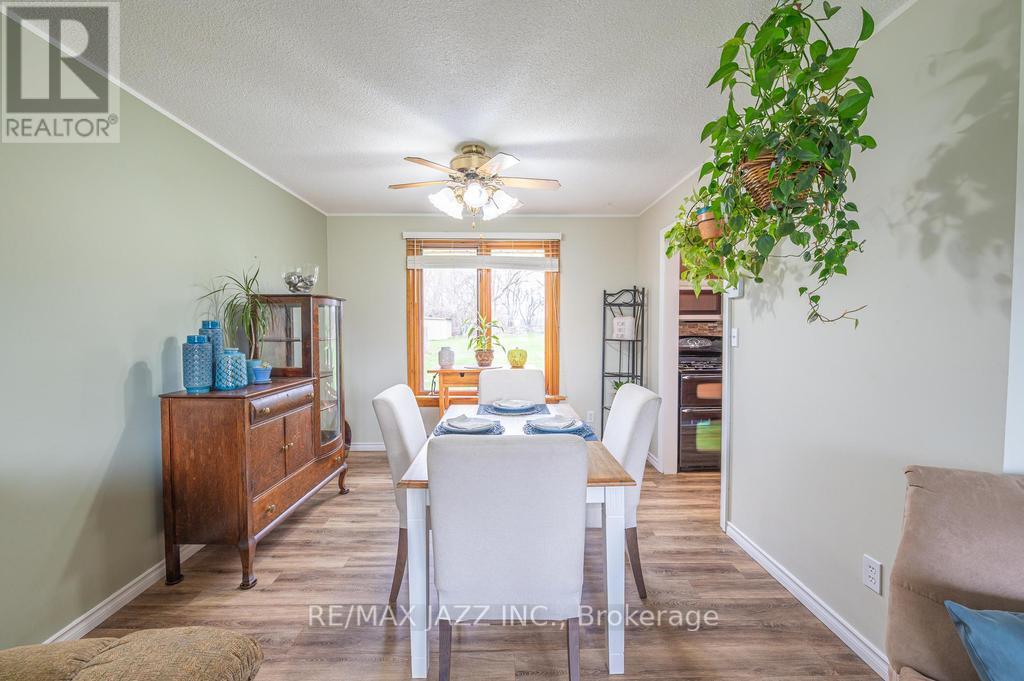 62 Manvers Drive, Kawartha Lakes, Ontario  L0B 1K0 - Photo 8 - X12122268