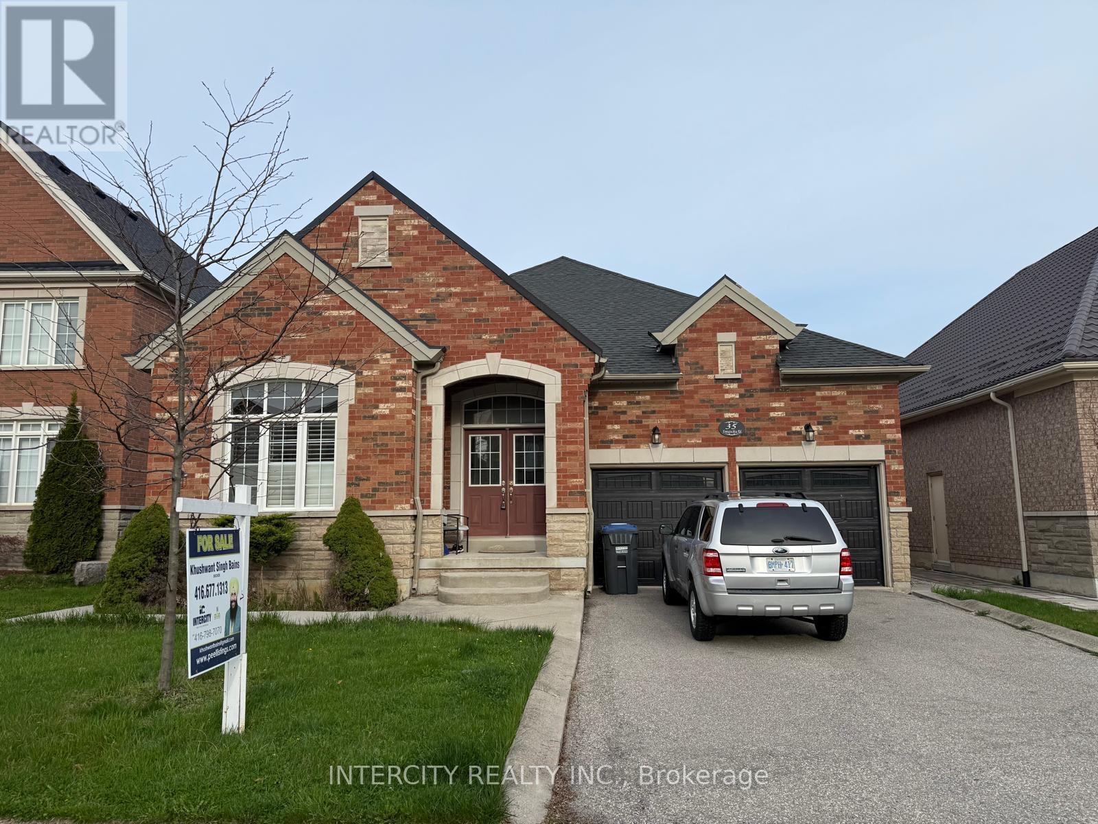 35 FONTAINEBLEU ROAD, Brampton, Ontario