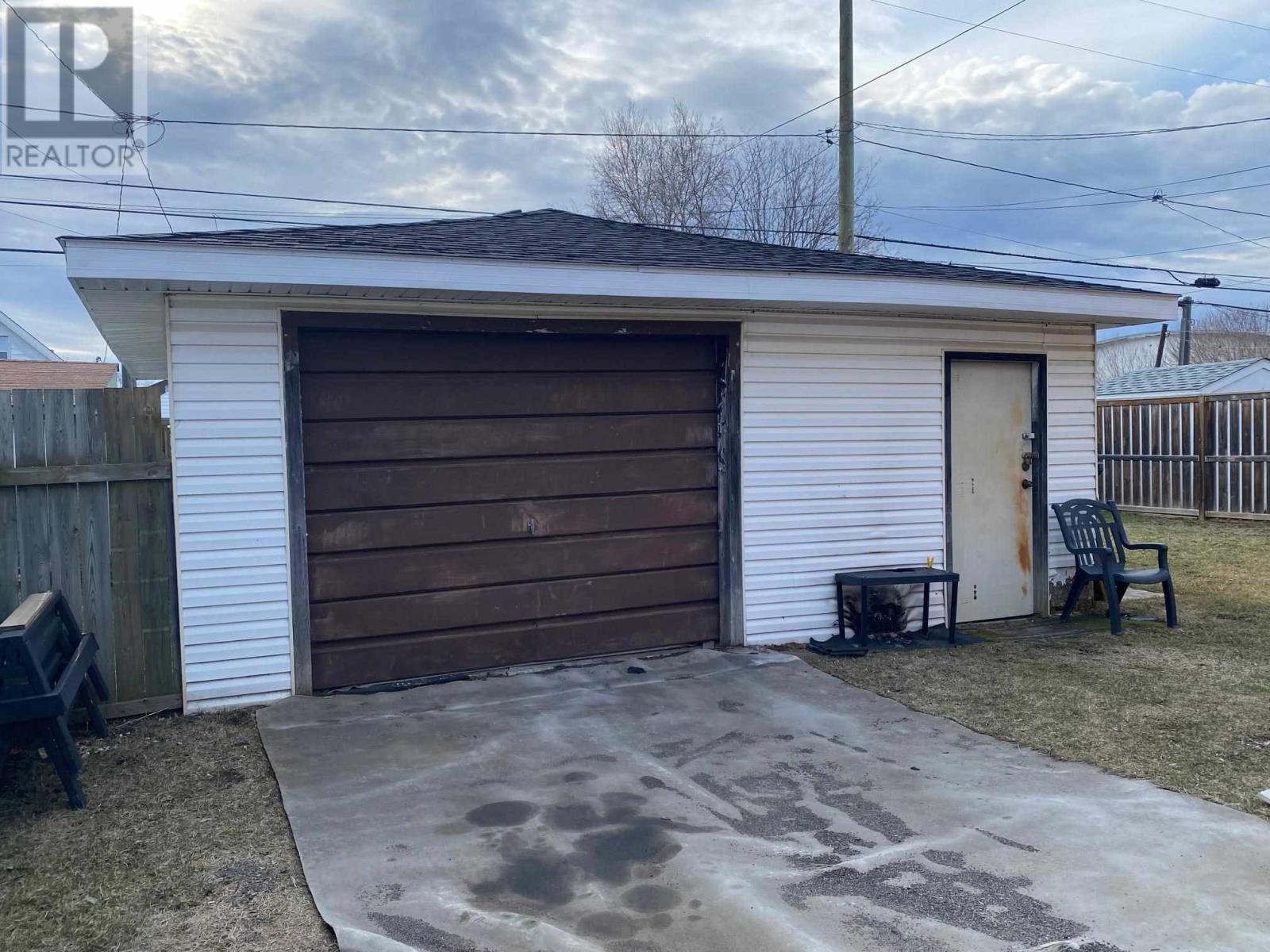 Property at 423 Wiley ST image 3