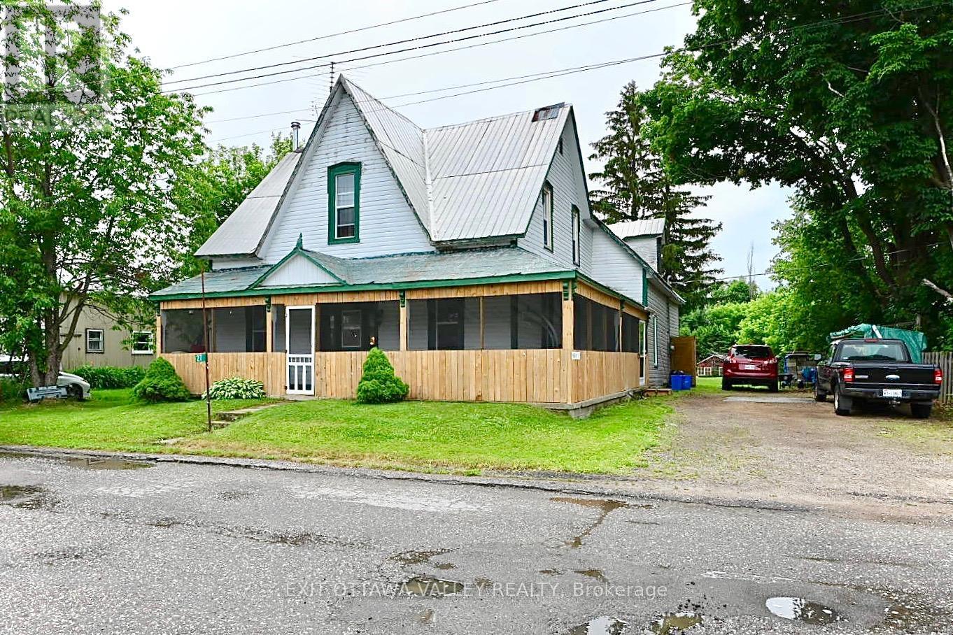 27 GRACE STREET, Whitewater Region, Ontario