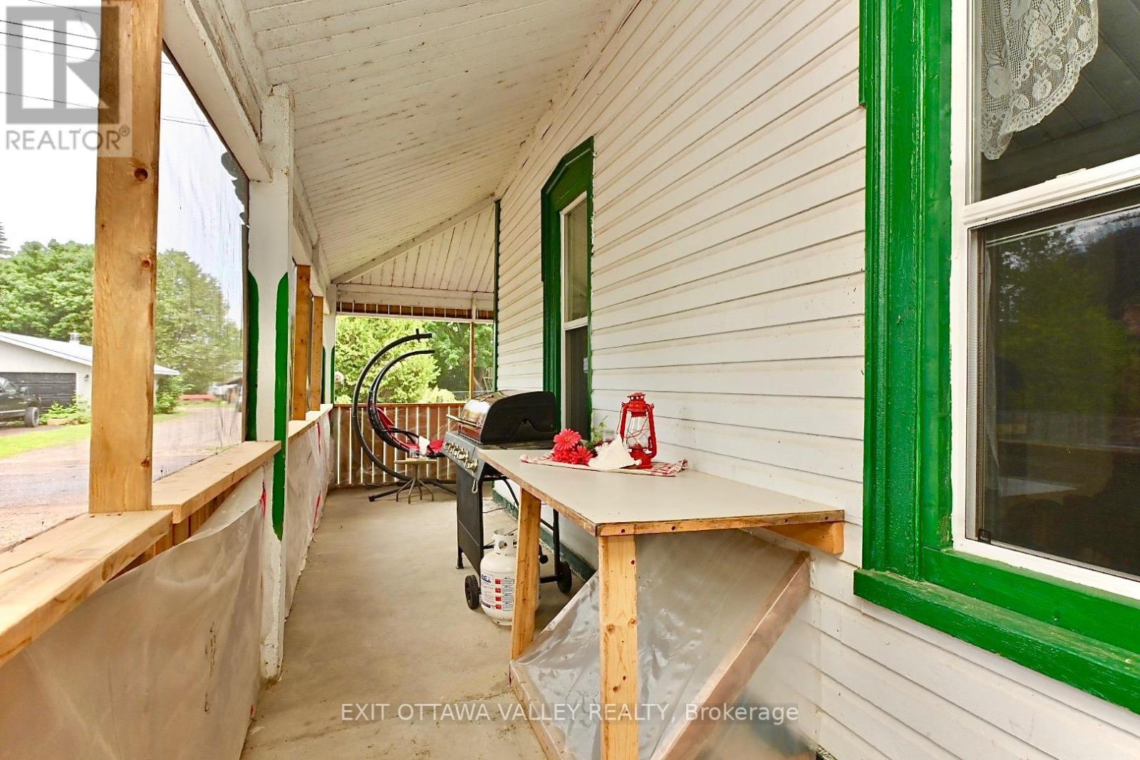 27 Grace Street, Whitewater Region, Ontario  K0J 2L0 - Photo 2 - X12123574