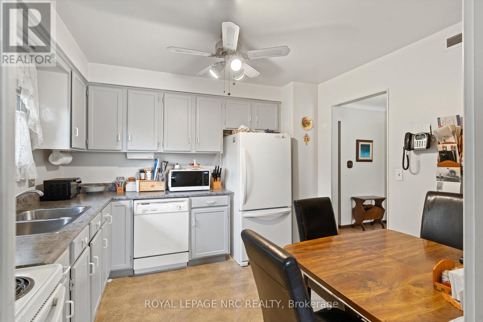 9 Pebble Beach Court, St. Catharines, Ontario  L2N 5X9 - Photo 10 - X12123576