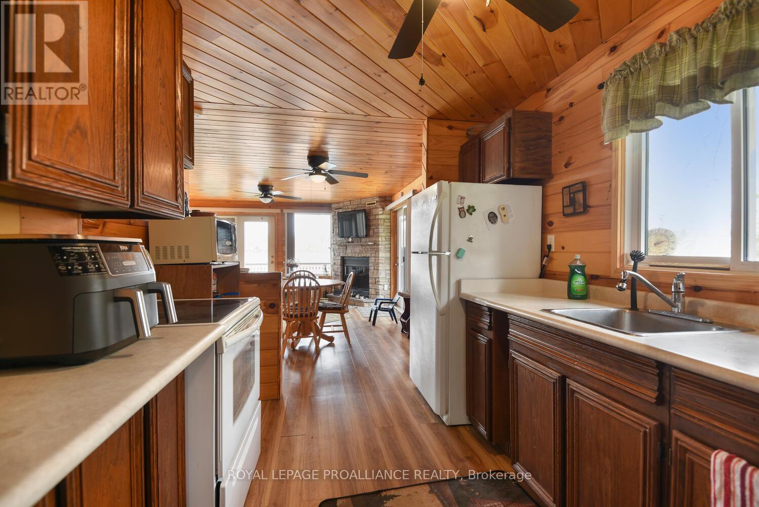 365 Mcnamee Lane, Rideau Lakes, Ontario  K0G 1V0 - Photo 23 - X12123555