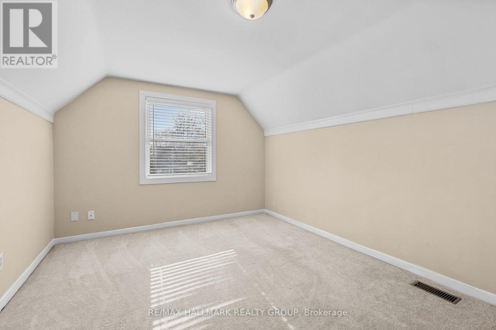 1422 Goth Avenue, Ottawa, Ontario  K1T 1E4 - Photo 22 - X12114362