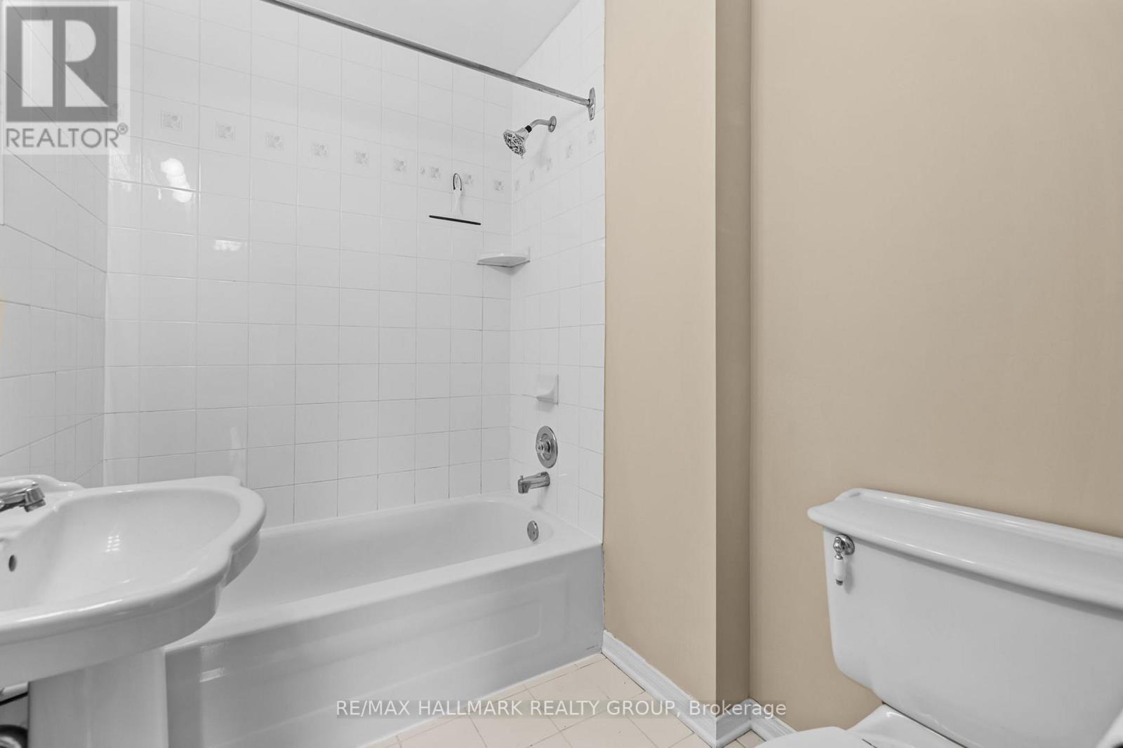 1422 Goth Avenue, Ottawa, Ontario  K1T 1E4 - Photo 9 - X12114362