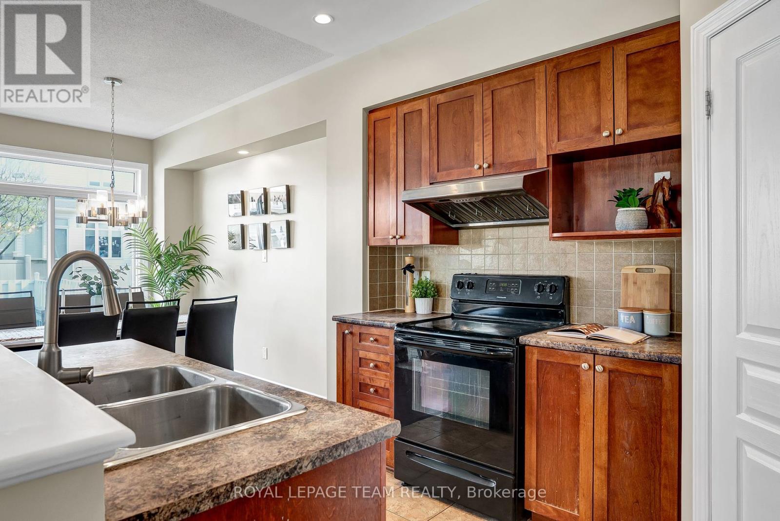 74 Madelon Drive, Ottawa, Ontario  K2J 5C5 - Photo 5 - X12123562