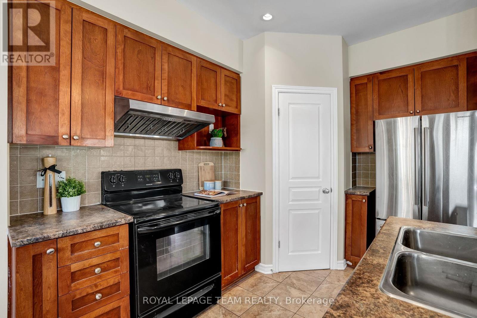 74 Madelon Drive, Ottawa, Ontario  K2J 5C5 - Photo 7 - X12123562