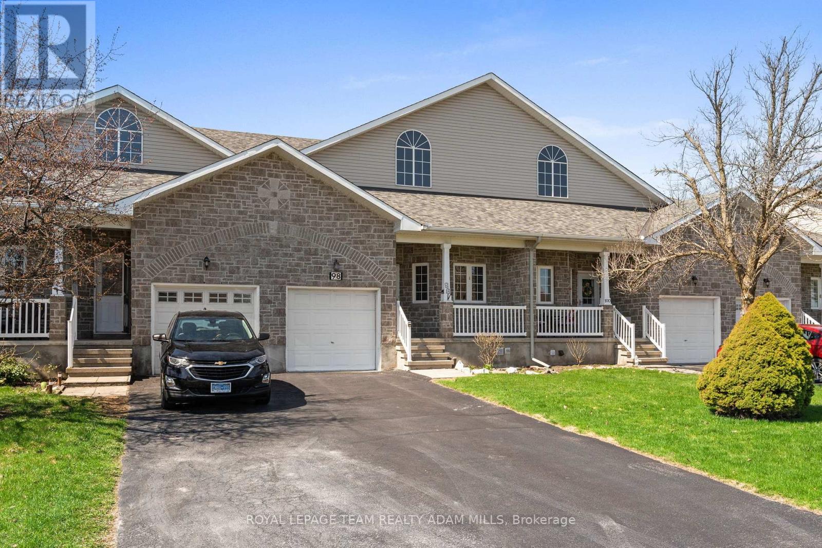 98 Patterson Crescent, Carleton Place, Ontario  K7C 4P3 - Photo 3 - X12123581