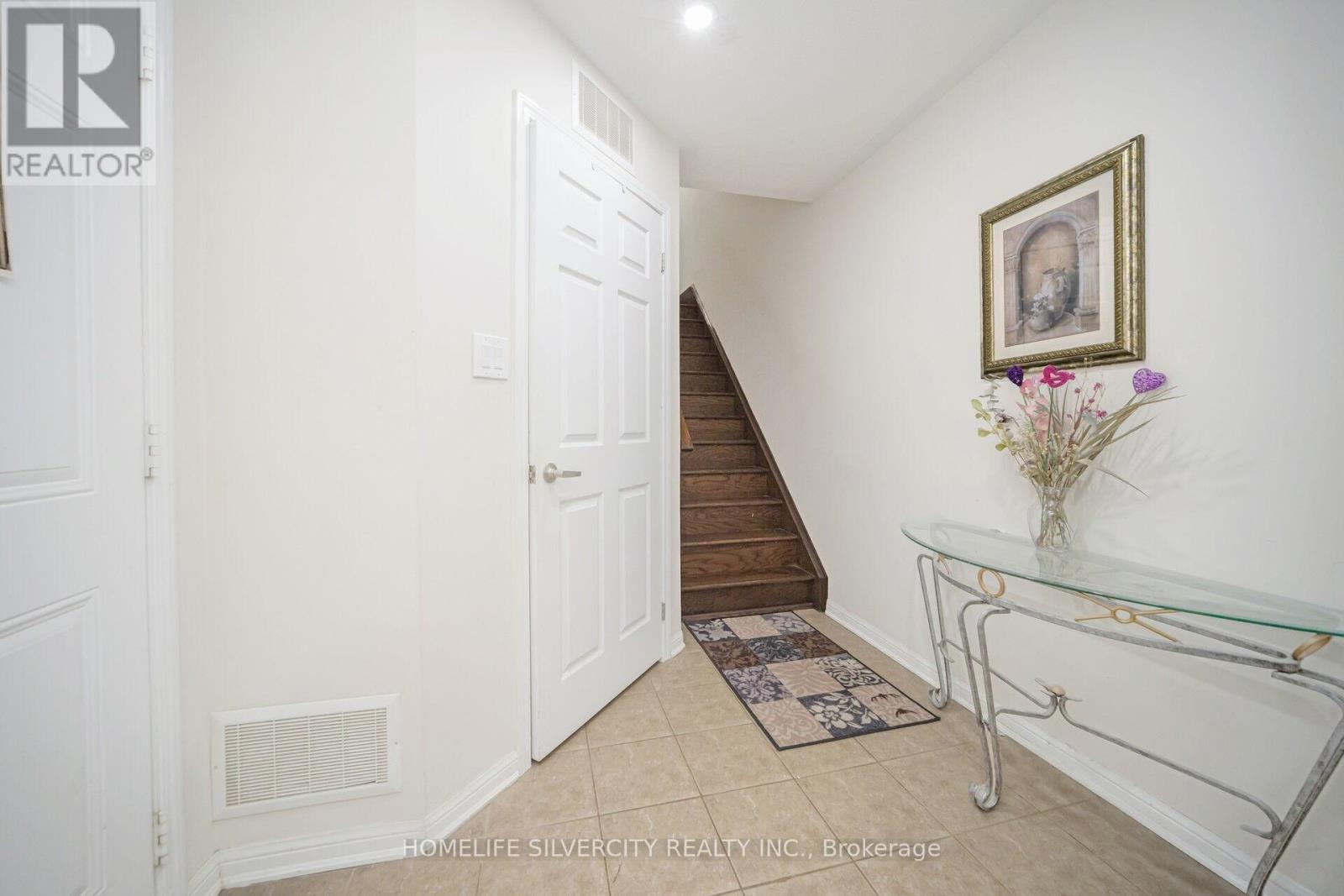 127 Bleasdale Avenue, Brampton, Ontario  L7A 0V8 - Photo 3 - W12107514