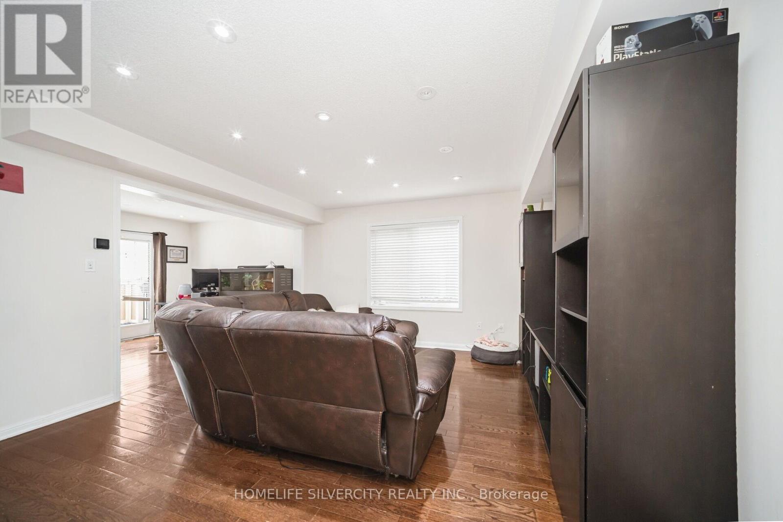 127 Bleasdale Avenue, Brampton, Ontario  L7A 0V8 - Photo 5 - W12107514