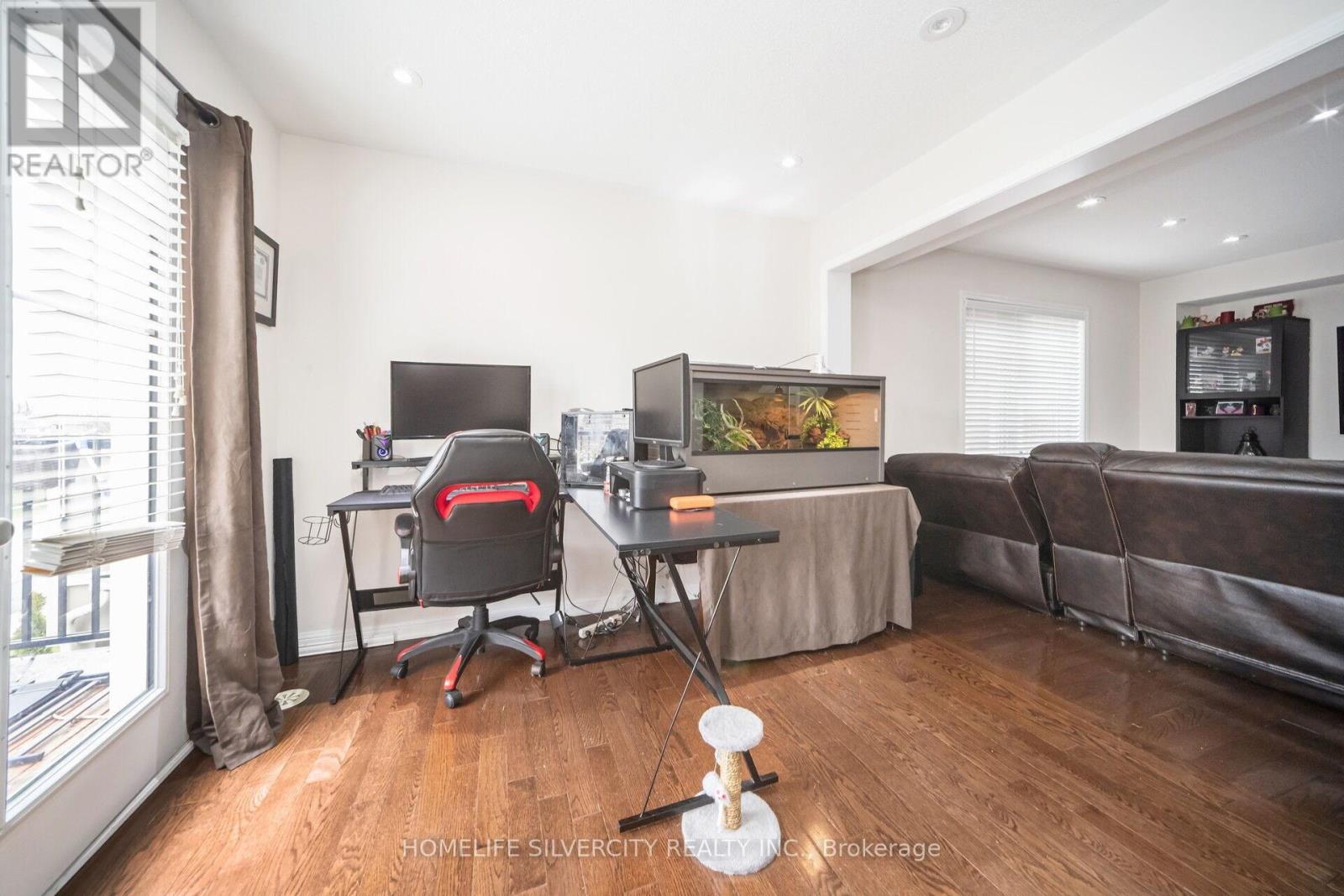 127 Bleasdale Avenue, Brampton, Ontario  L7A 0V8 - Photo 11 - W12107514