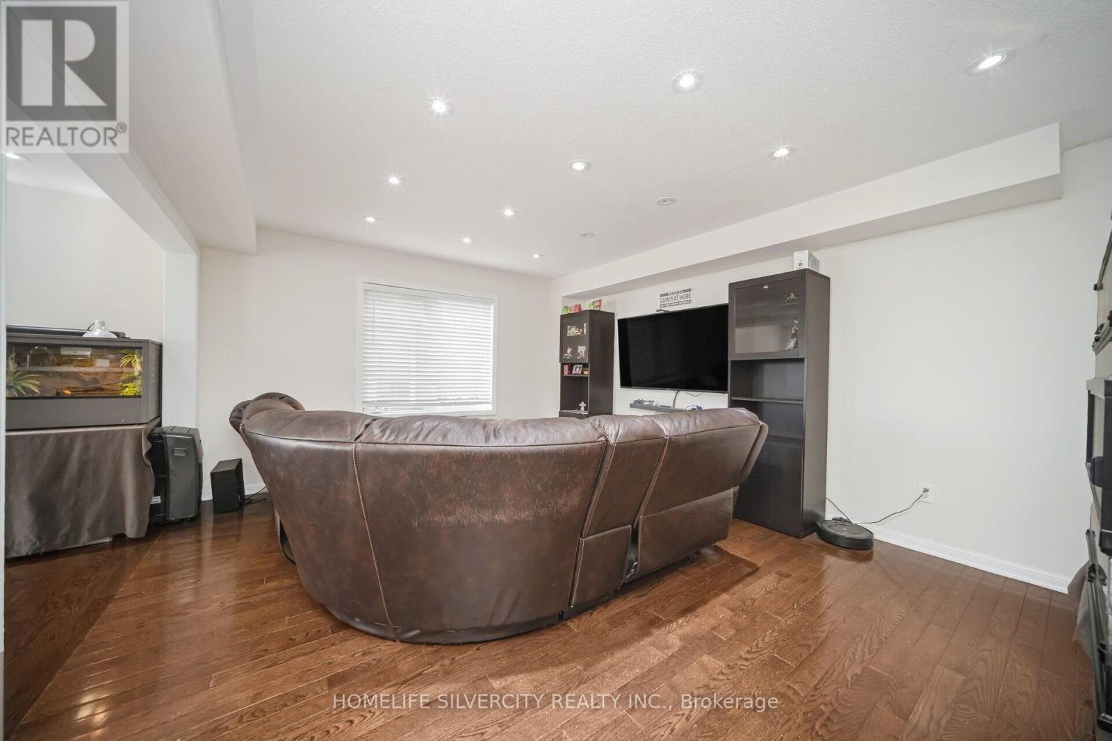 127 Bleasdale Avenue, Brampton, Ontario  L7A 0V8 - Photo 6 - W12107514