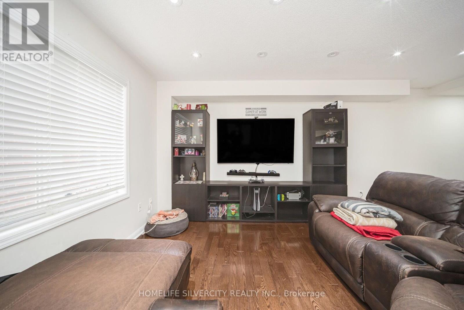 127 Bleasdale Avenue, Brampton, Ontario  L7A 0V8 - Photo 7 - W12107514