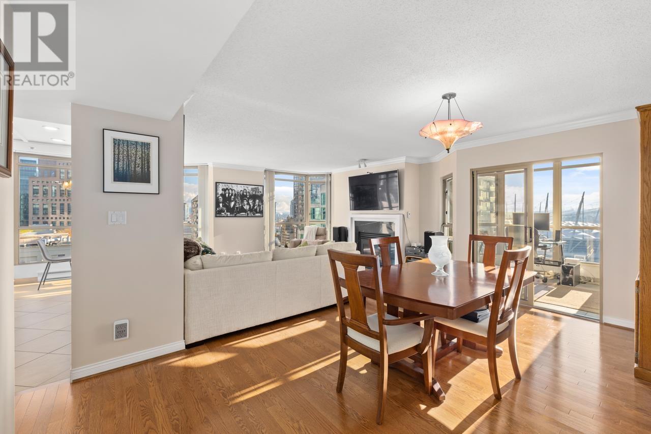 Listing Picture 2 of 30 : 2301 867 HAMILTON STREET, Vancouver / 溫哥華 - 魯藝地產 Yvonne Lu Group - MLS Medallion Club Member