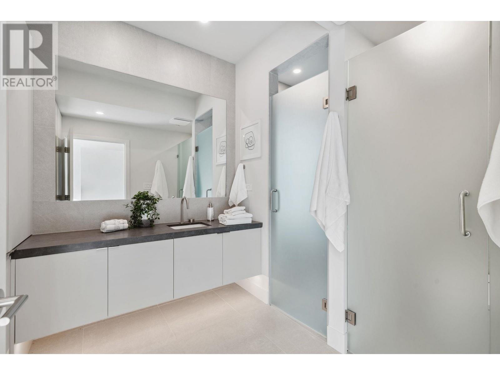 Listing Picture 32 of 40 : 2 638 E 46TH AVENUE, Vancouver / 溫哥華 - 魯藝地產 Yvonne Lu Group - MLS Medallion Club Member