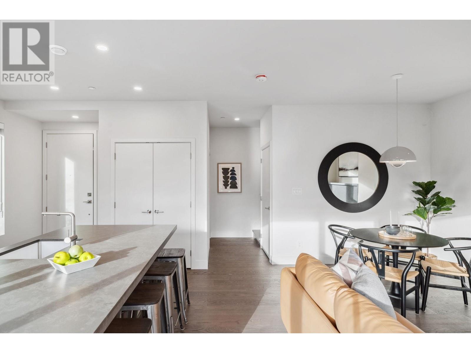 Listing Picture 15 of 40 : 2 638 E 46TH AVENUE, Vancouver / 溫哥華 - 魯藝地產 Yvonne Lu Group - MLS Medallion Club Member