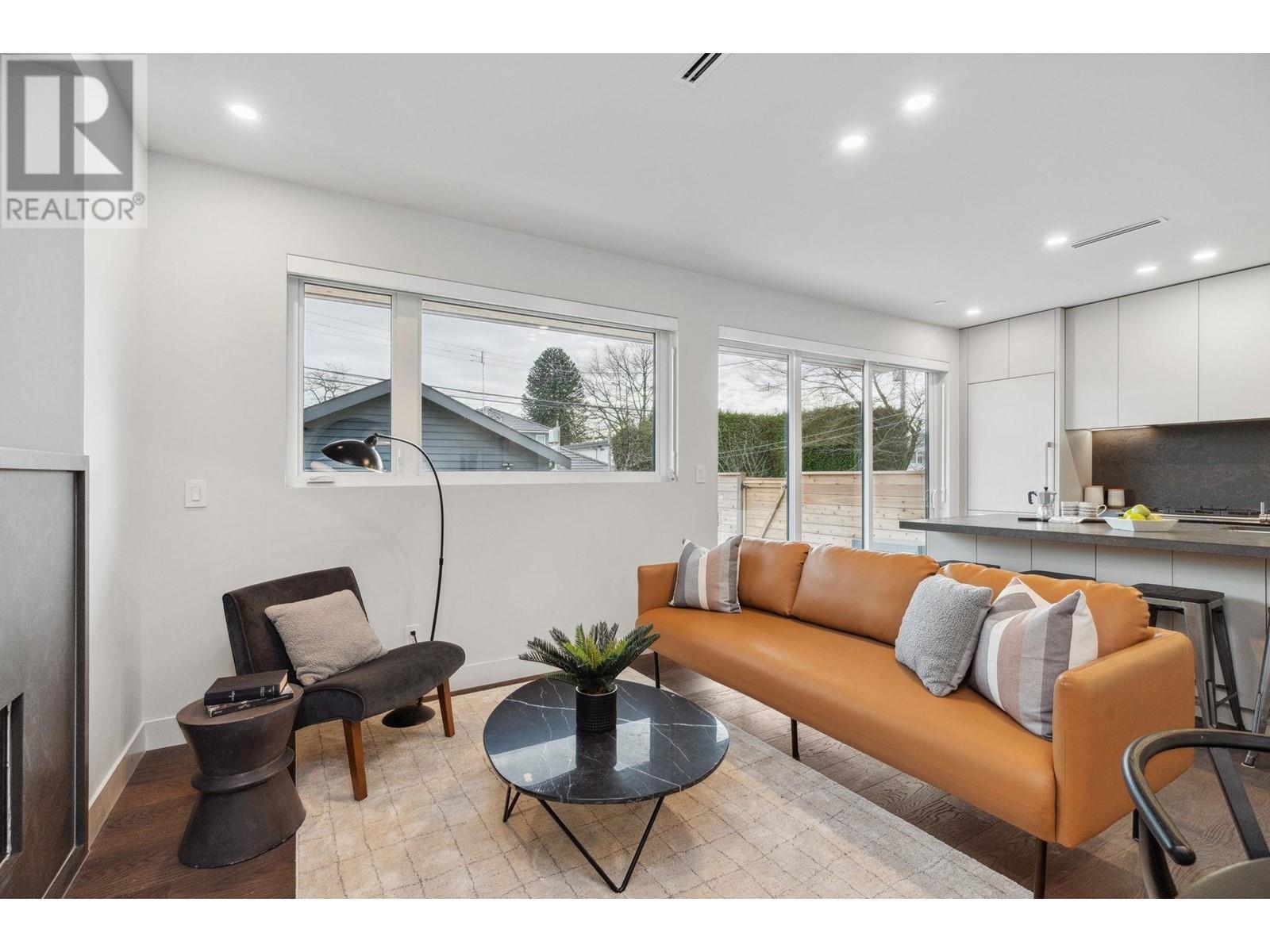 Listing Picture 12 of 40 : 2 638 E 46TH AVENUE, Vancouver / 溫哥華 - 魯藝地產 Yvonne Lu Group - MLS Medallion Club Member