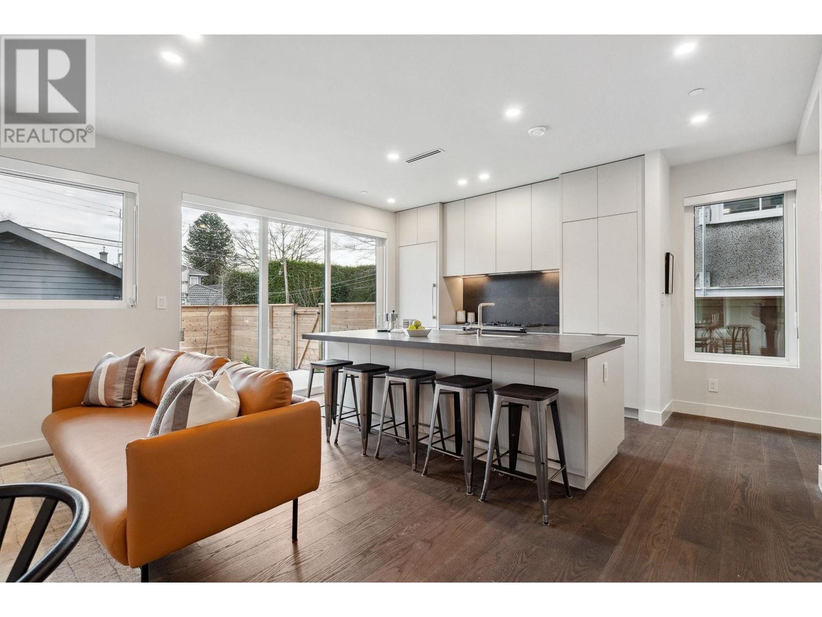 Listing Picture 13 of 40 : 2 638 E 46TH AVENUE, Vancouver / 溫哥華 - 魯藝地產 Yvonne Lu Group - MLS Medallion Club Member