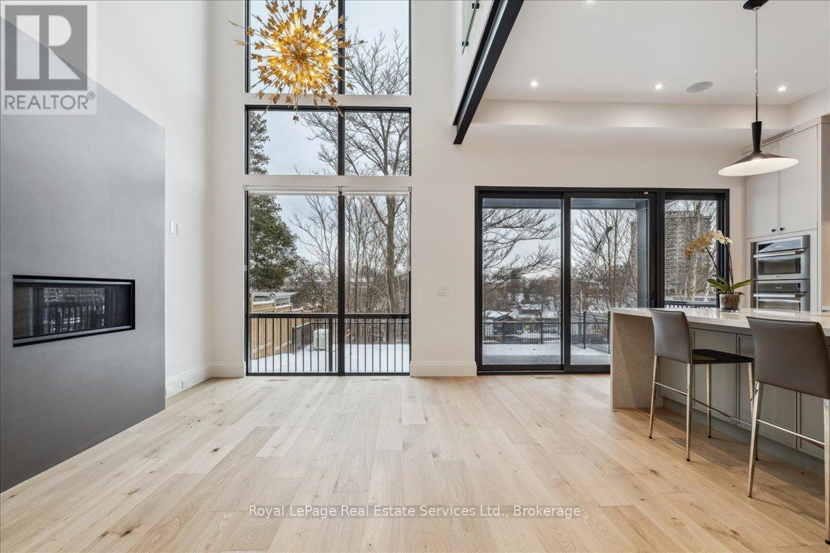 68 Navy Street, Oakville, Ontario  L6J 2Y9 - Photo 4 - W12123707