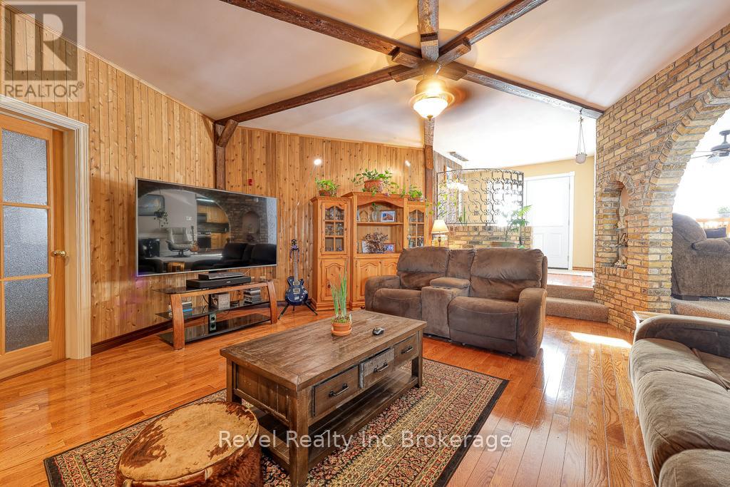3880 Dundas Street, Thames Centre, Ontario  N5V 5C6 - Photo 13 - X12123775