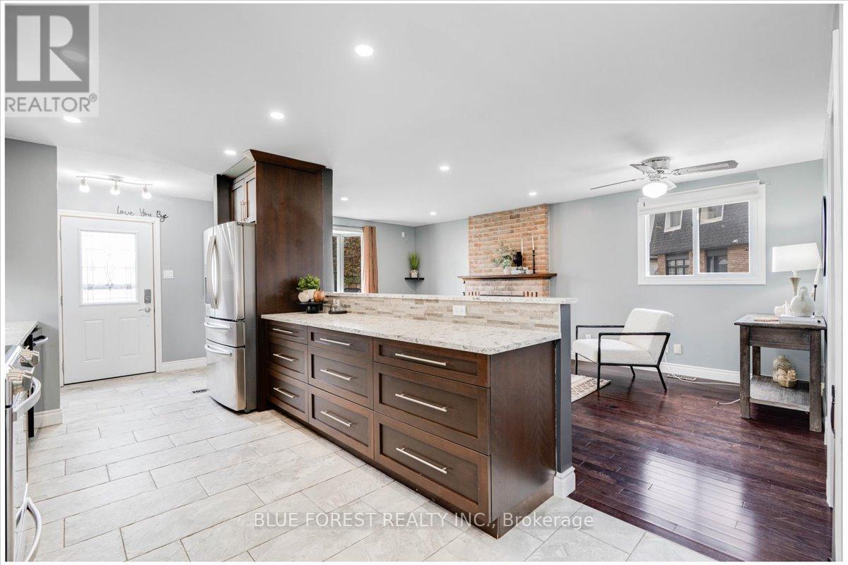 Photo 7 of 29 for 16 Sundridge Court