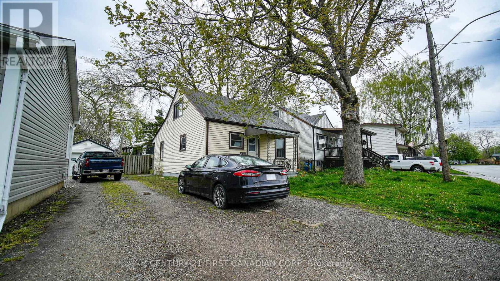 Property at 19 MONTGOMERY DRIVE image 3