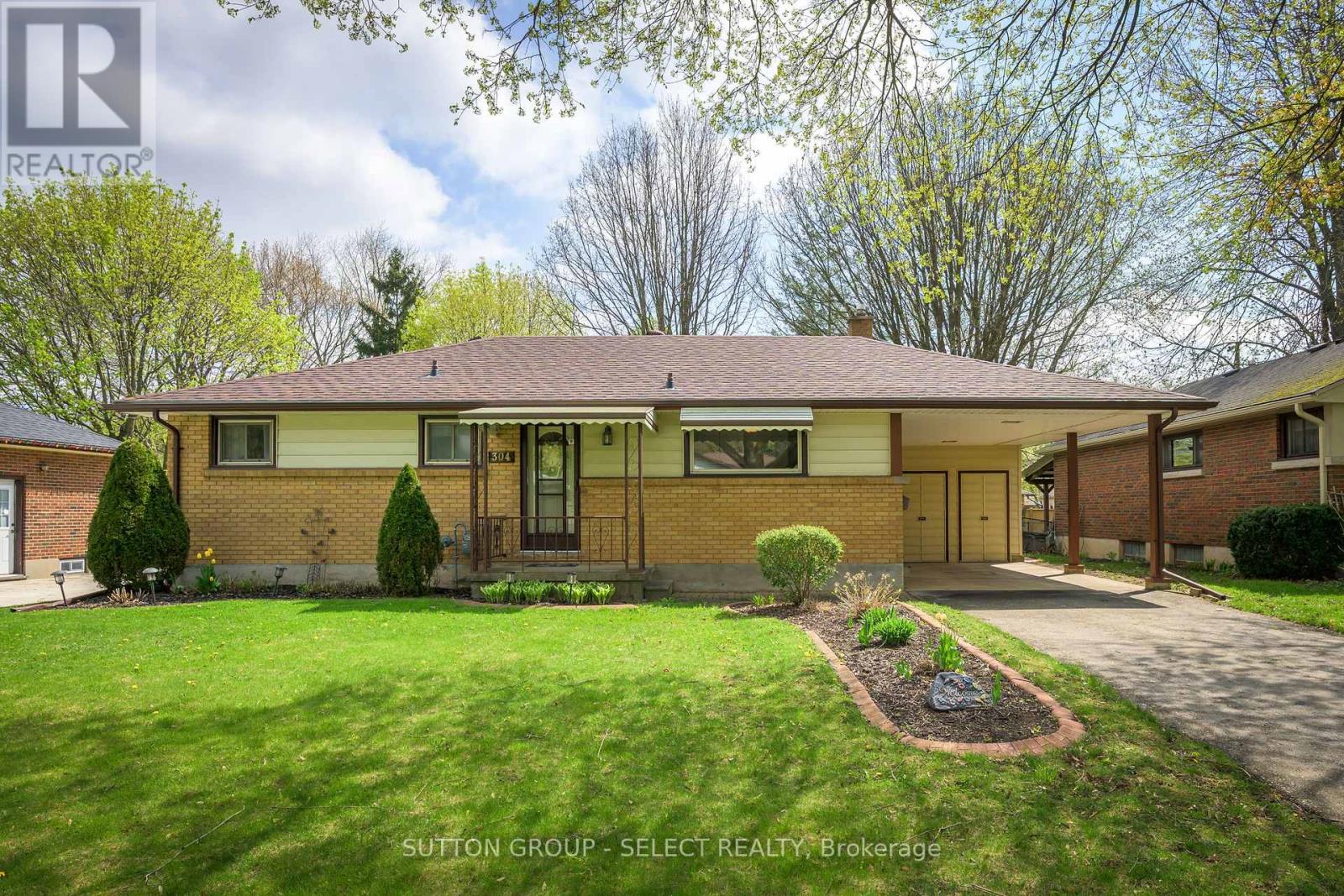 304 Bloxam Avenue