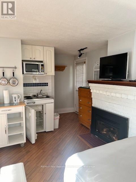 1055 Mosley Street, Wasaga Beach, Ontario  L9Z 2G7 - Photo 6 - S12123771