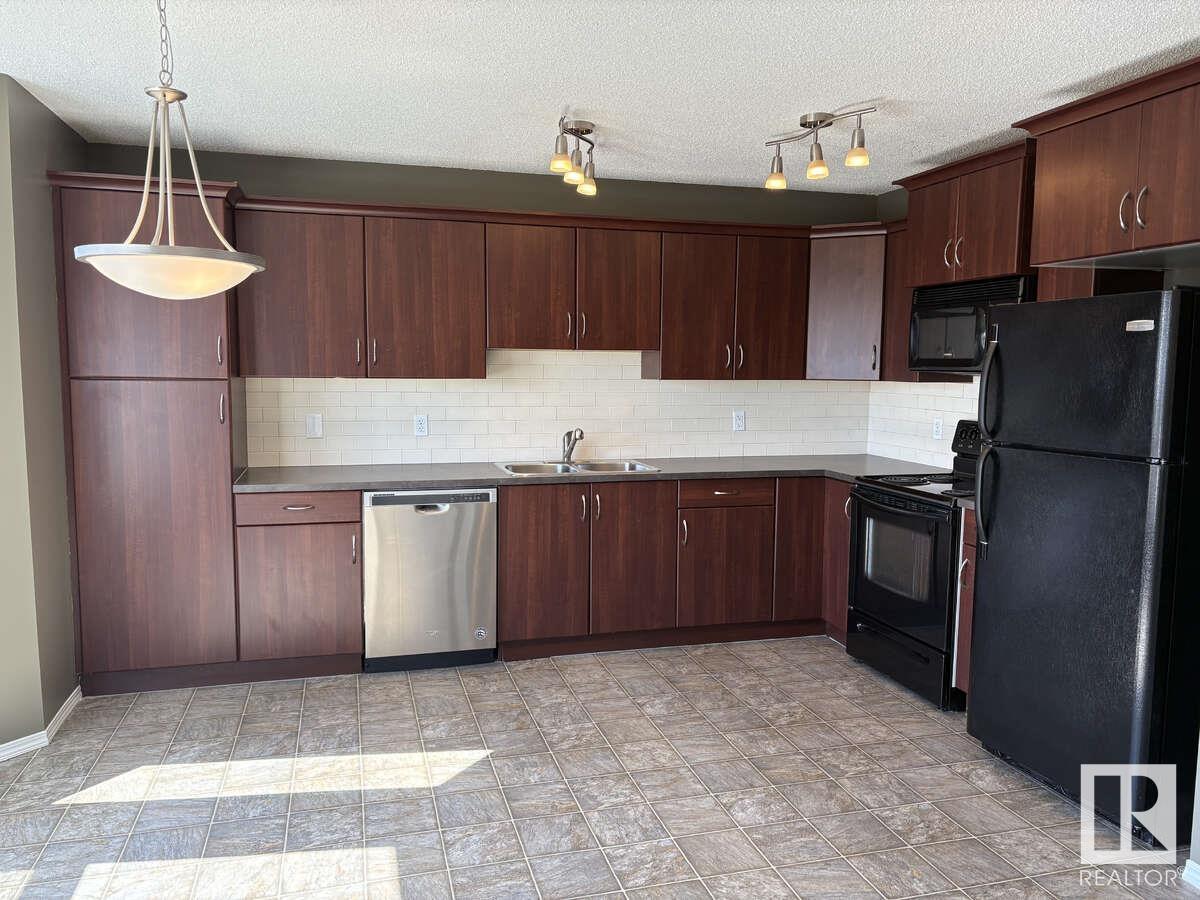 Property at 527 SONGHURST WY image 4