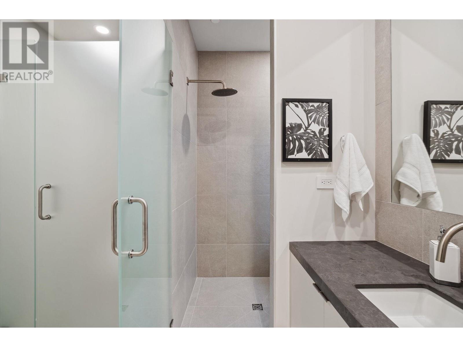 Listing Picture 33 of 40 : 1 638 E 46TH AVENUE, Vancouver / 溫哥華 - 魯藝地產 Yvonne Lu Group - MLS Medallion Club Member