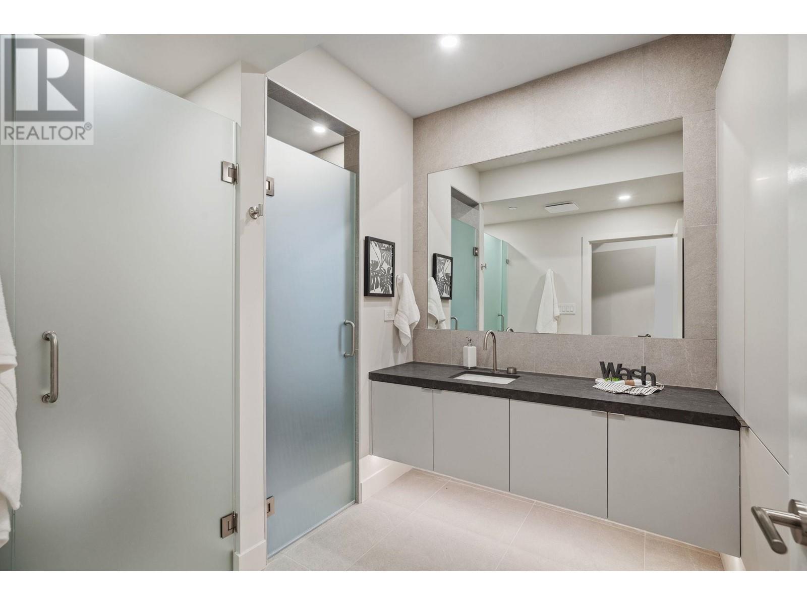 Listing Picture 30 of 40 : 1 638 E 46TH AVENUE, Vancouver / 溫哥華 - 魯藝地產 Yvonne Lu Group - MLS Medallion Club Member