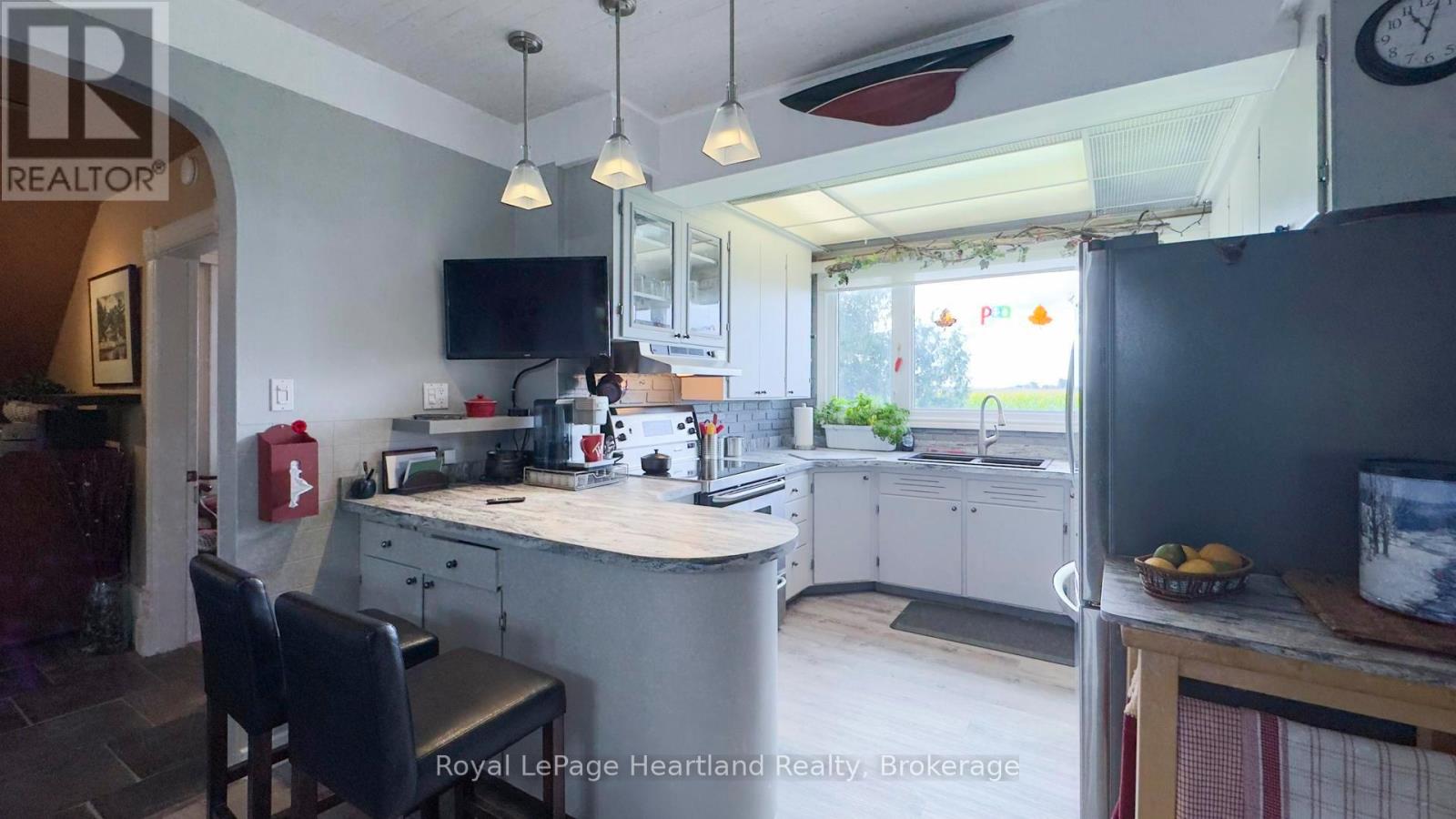 73399 London Road, Bluewater, Ontario  N0M 2E0 - Photo 13 - X12123708