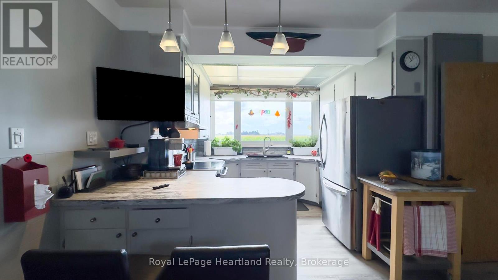 73399 London Road, Bluewater, Ontario  N0M 2E0 - Photo 14 - X12123708