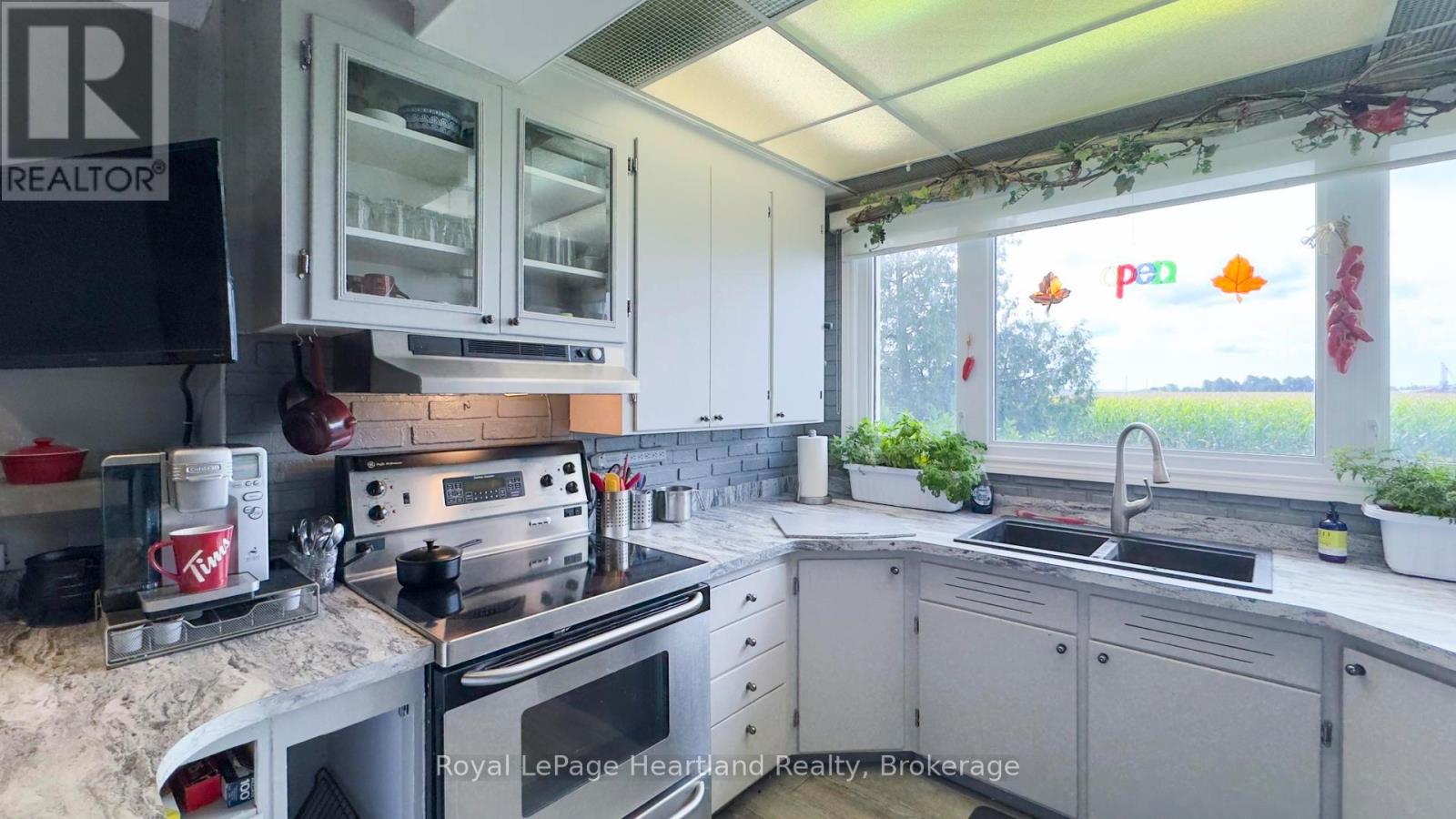 73399 London Road, Bluewater, Ontario  N0M 2E0 - Photo 16 - X12123708