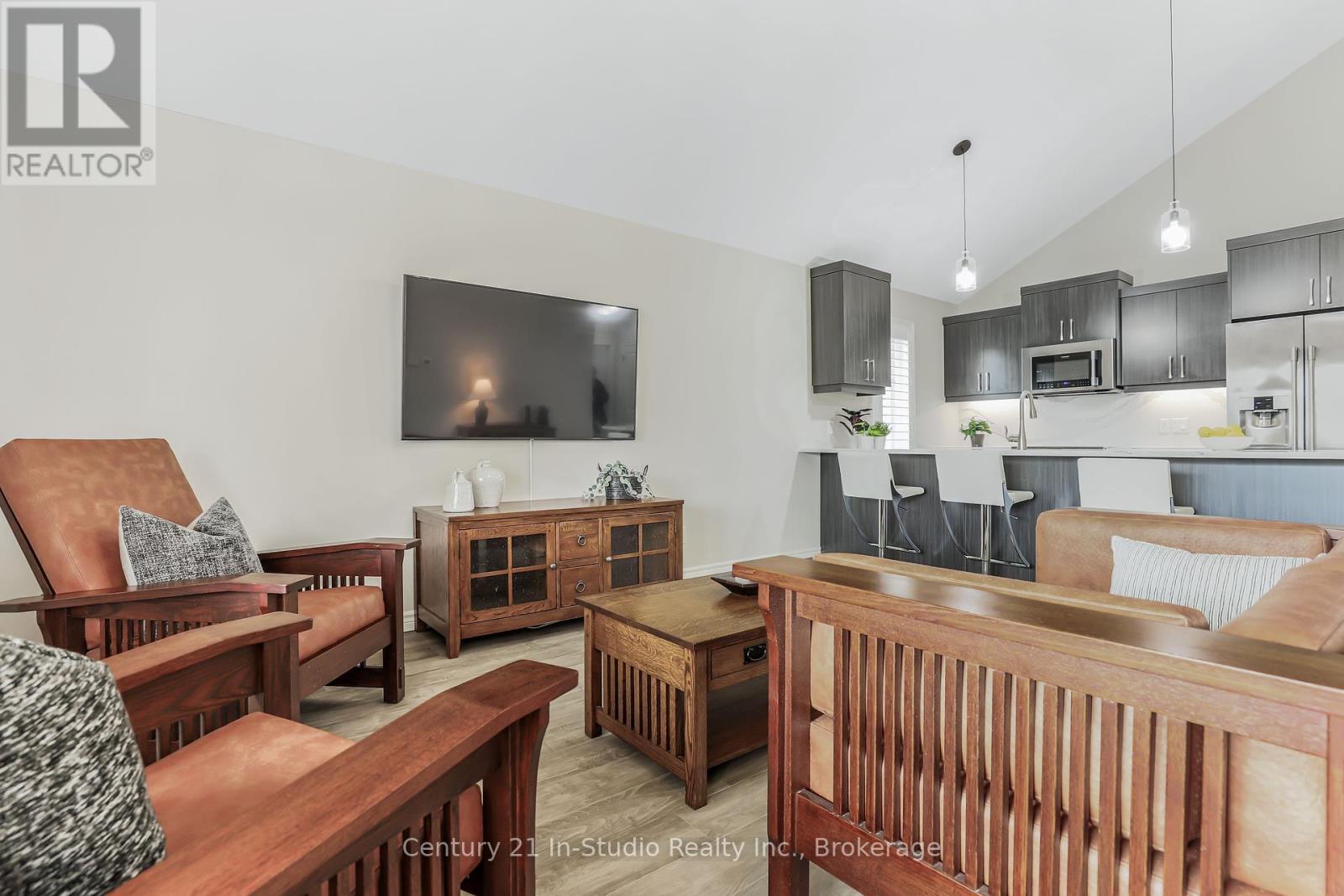 11 - 158 Hawthorn Crescent, Georgian Bluffs, Ontario  N0H 1S0 - Photo 15 - X12123747
