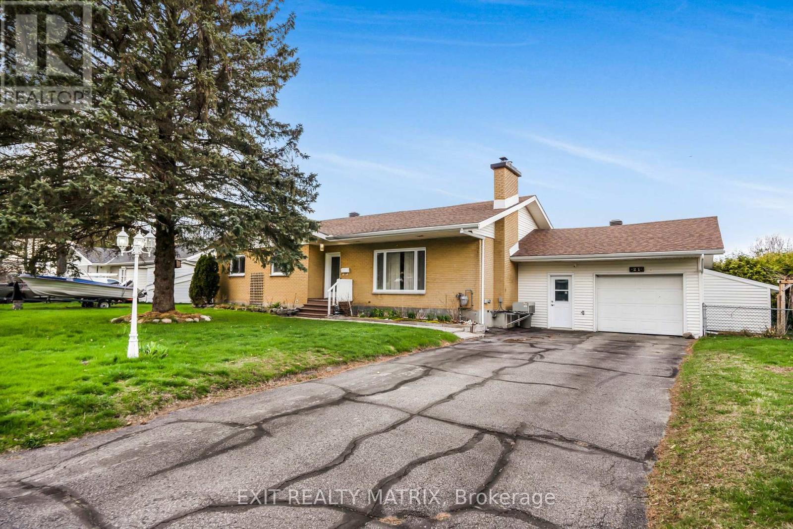 21 FROST AVENUE, Hawkesbury, Ontario