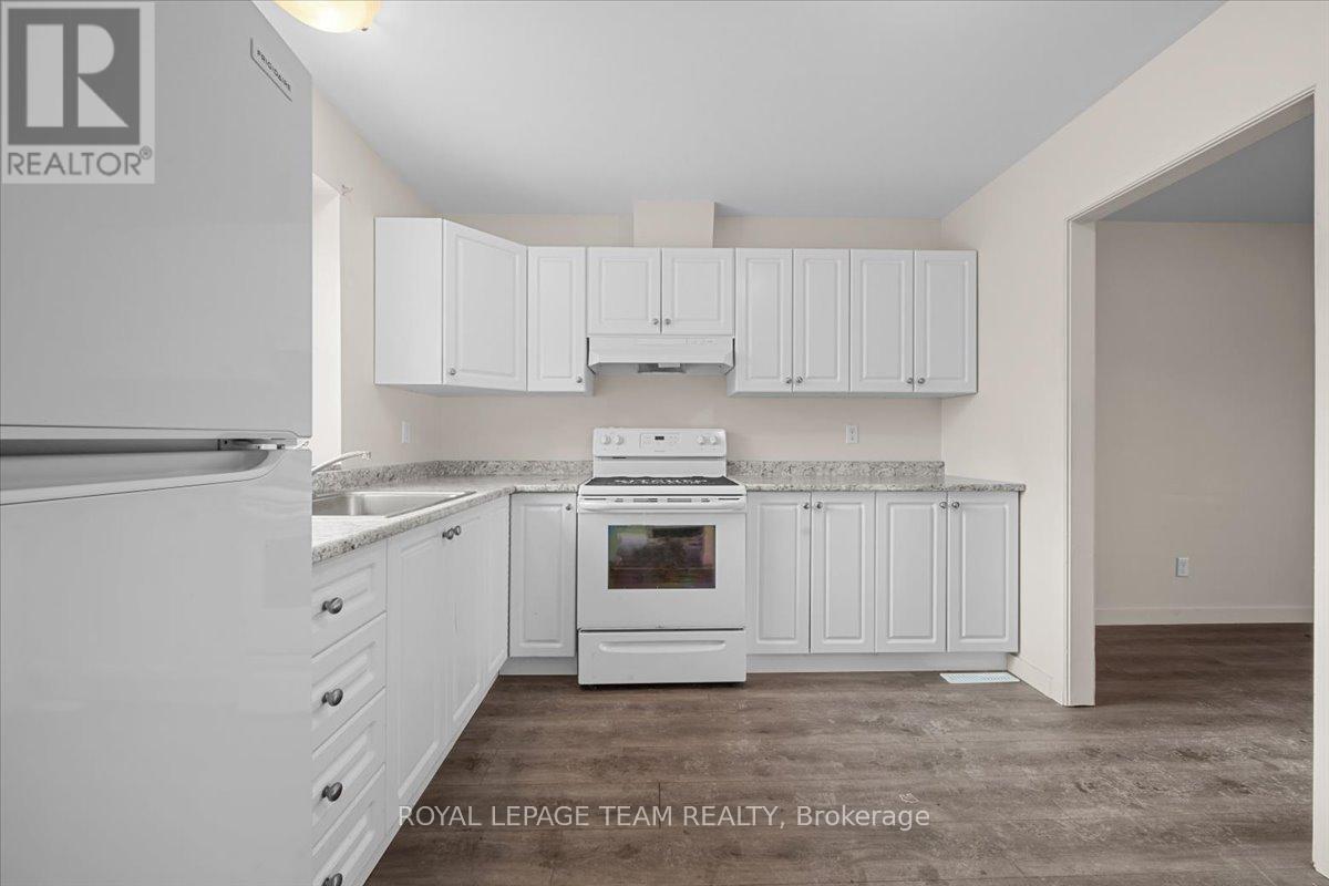 13 - 30 Glencoe Street, Ottawa, Ontario  K2H 8S6 - Photo 3 - X12123643