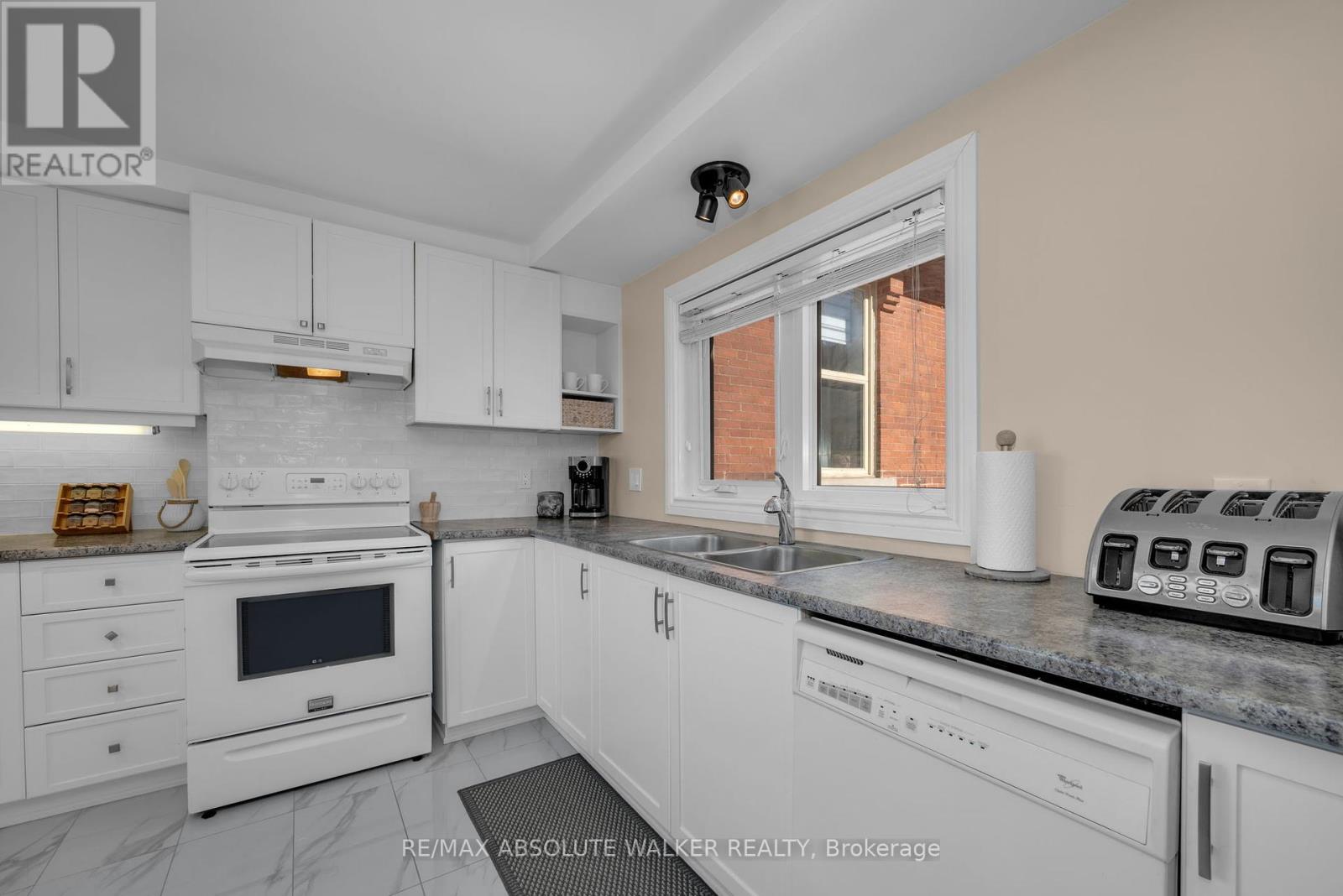 10 - 292 Laurier Avenue E, Ottawa, Ontario  K1N 6P5 - Photo 13 - X12123729