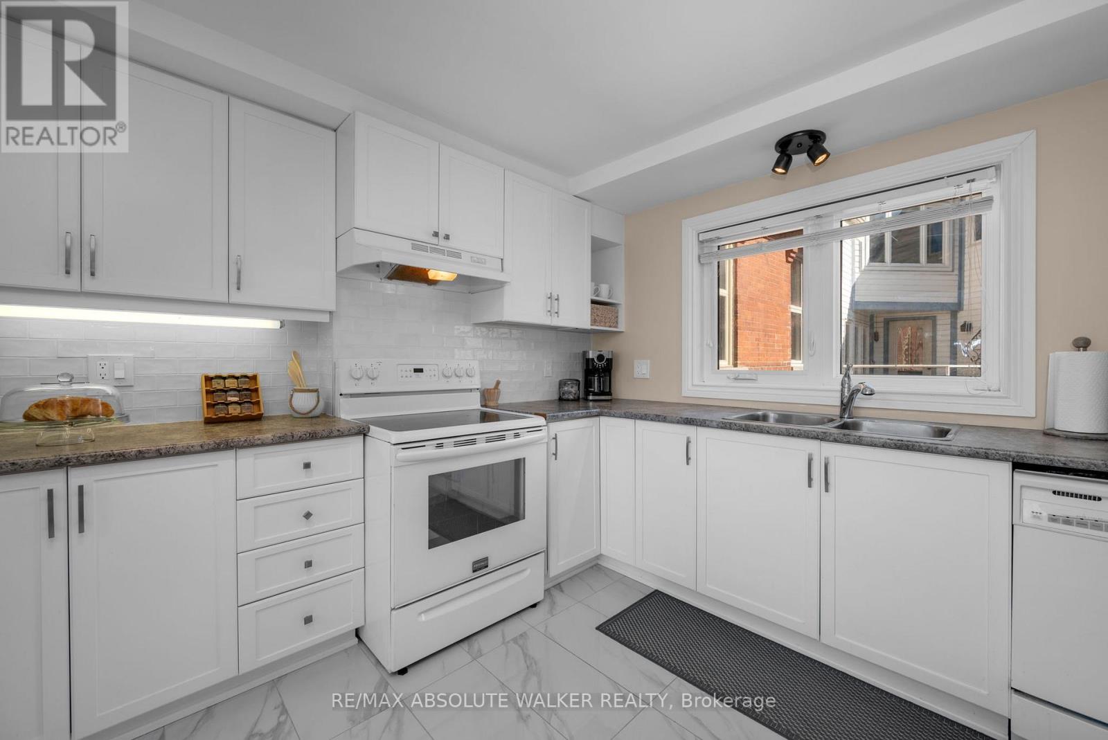 10 - 292 Laurier Avenue E, Ottawa, Ontario  K1N 6P5 - Photo 14 - X12123729