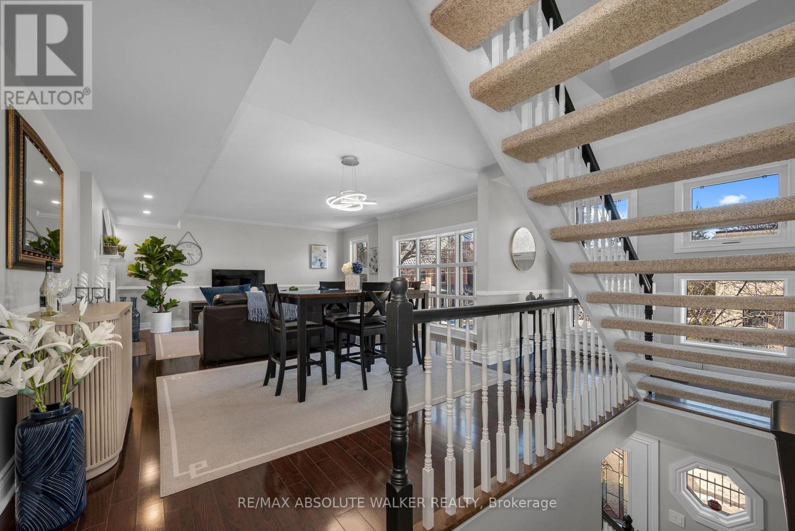Property at 10 - 292 LAURIER AVENUE E image 3