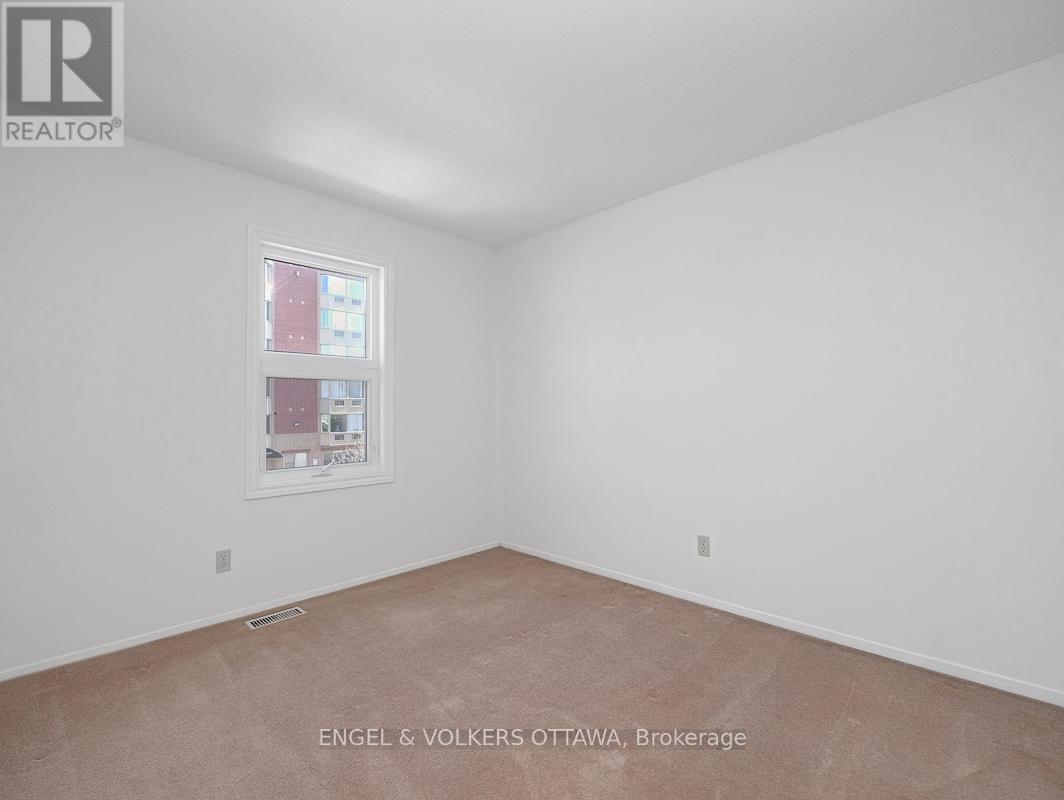 6 Mill Hill Road, Ottawa, Ontario  K2H 9N4 - Photo 31 - X12123740