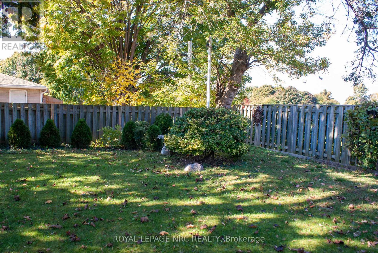 553 Carlton Street, St. Catharines, Ontario  L2M 4X6 - Photo 5 - X12123646