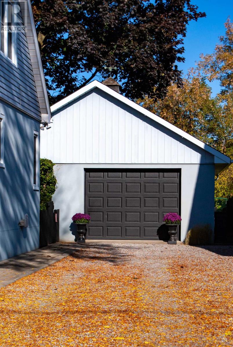 553 Carlton Street, St. Catharines, Ontario  L2M 4X6 - Photo 6 - X12123646