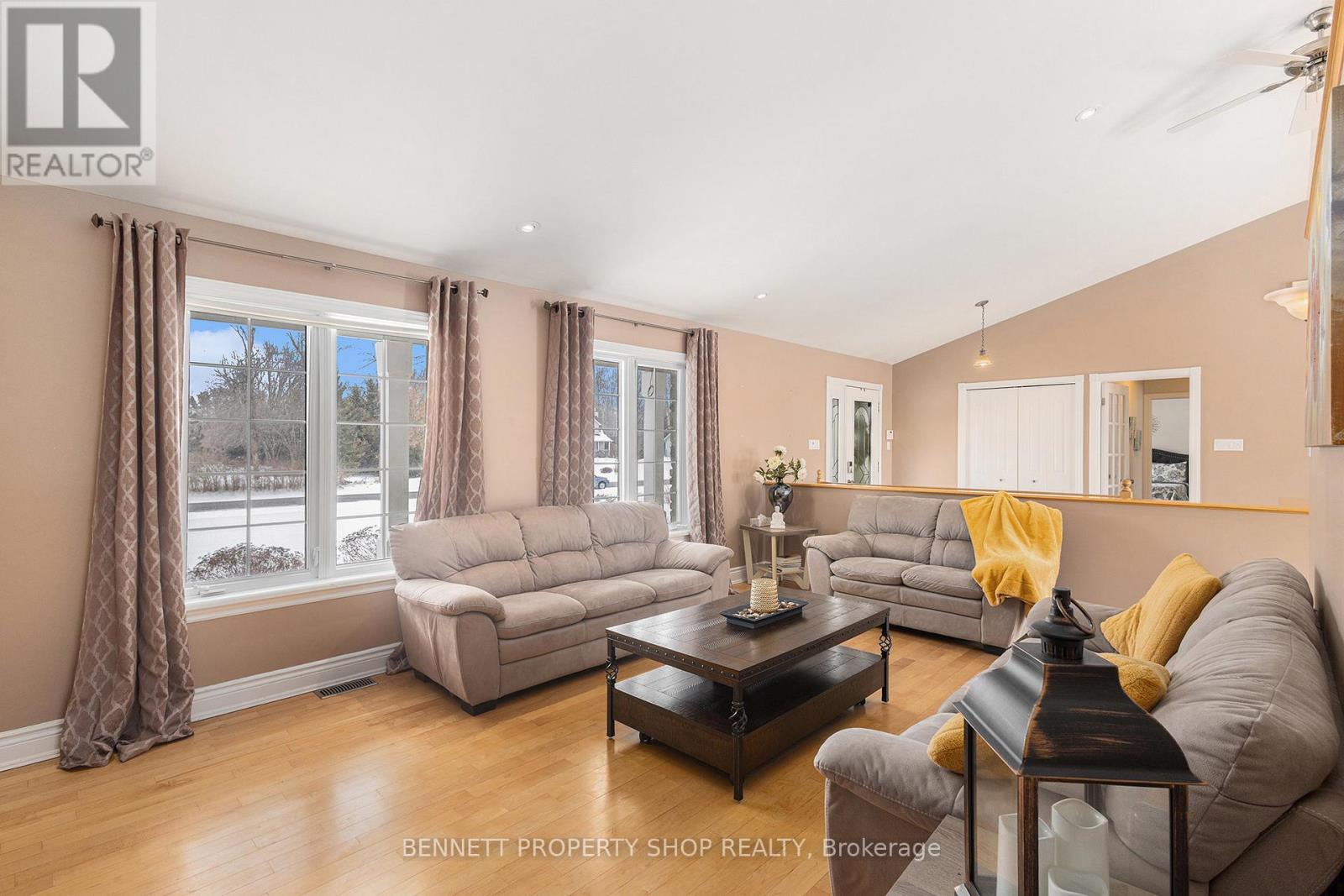 5705 Lombardy Drive, Ottawa, Ontario  K0A 2W0 - Photo 4 - X12116647