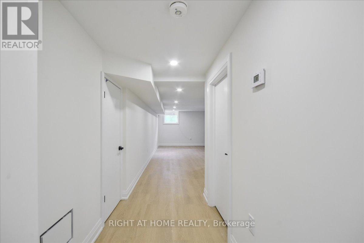 Lower - 131 Kenilworth Avenue, Toronto, Ontario  M4L 3S7 - Photo 8 - E12100081