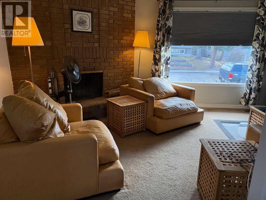 Property at 116 Queen Tamara Road SE image 3
