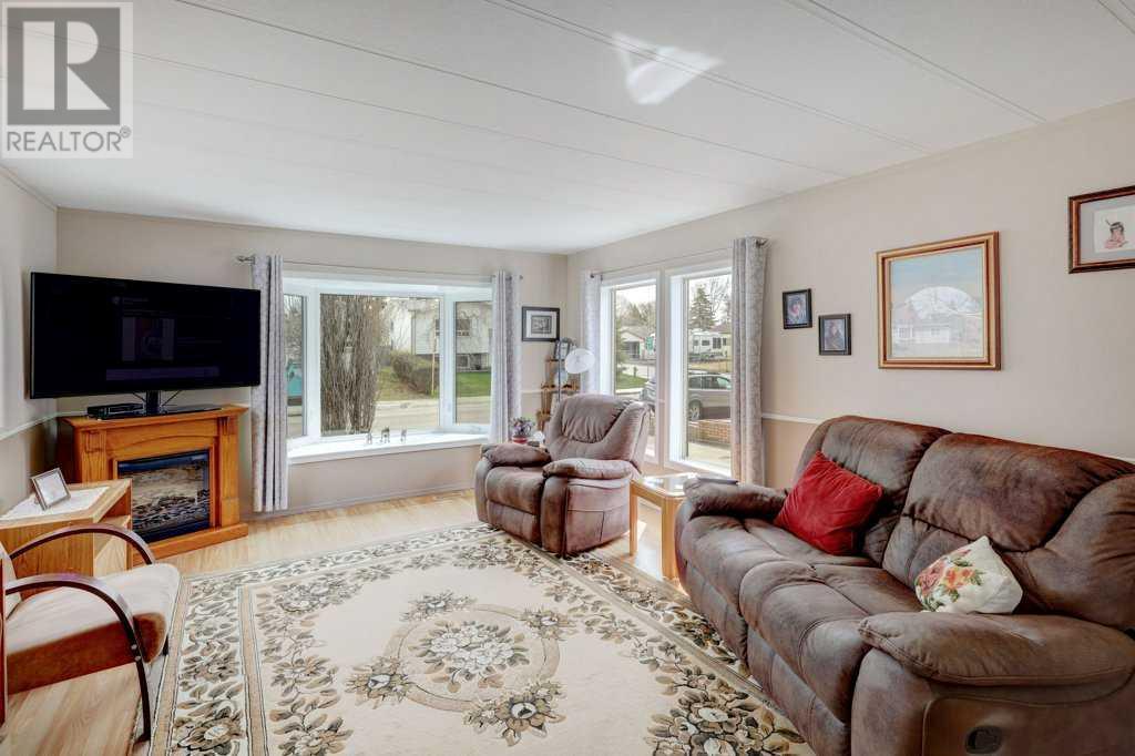 184 Big Springs Drive Se, Airdrie, Alberta  T4A 1M1 - Photo 3 - A2216020