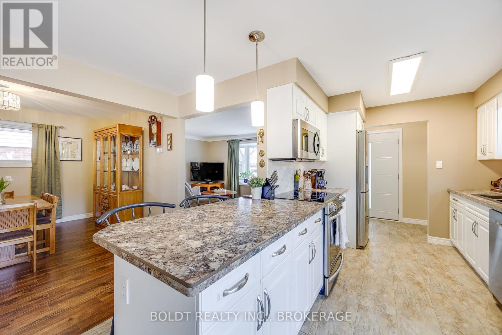 4993 Heather Avenue, Niagara Falls, Ontario  L2E 5J3 - Photo 7 - X12109433