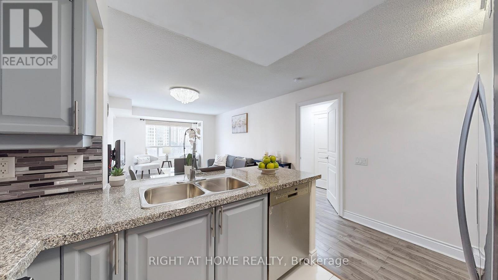 901 - 8 Mckee Avenue, Toronto (Willowdale East), Ontario  M2N 7E5 - Photo 7 - C12123630